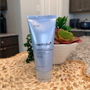 Medicube Zero Pore SA Clear Capsule Cleansing Foam - Blue